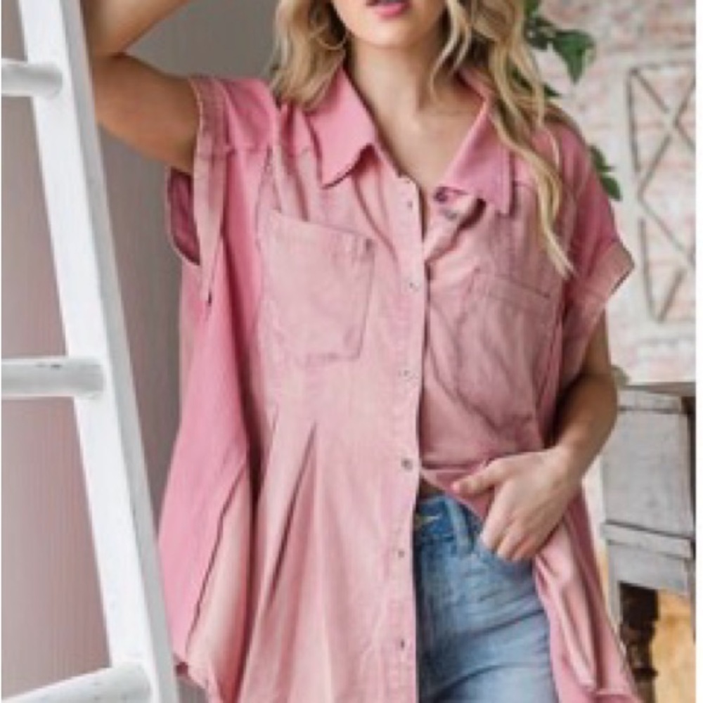 Oli & Hali PLEATED FLARE HEM BUTTON DOWN SHIRT